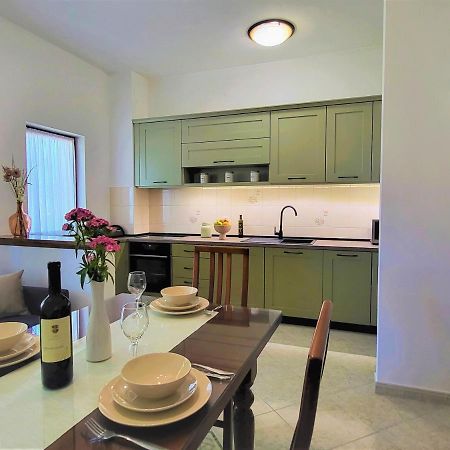Cozy Apartment Mandula เวอร์ซาร์ ภายนอก รูปภาพ