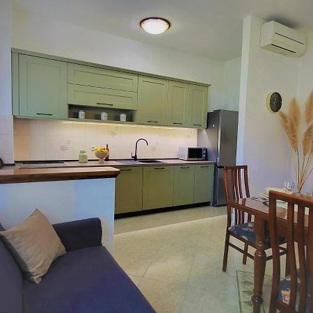 Cozy Apartment Mandula เวอร์ซาร์ ภายนอก รูปภาพ