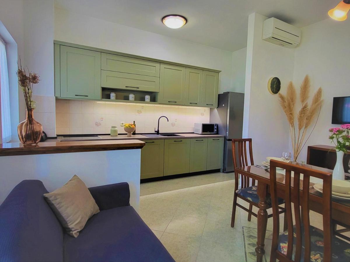 Cozy Apartment Mandula เวอร์ซาร์ ภายนอก รูปภาพ