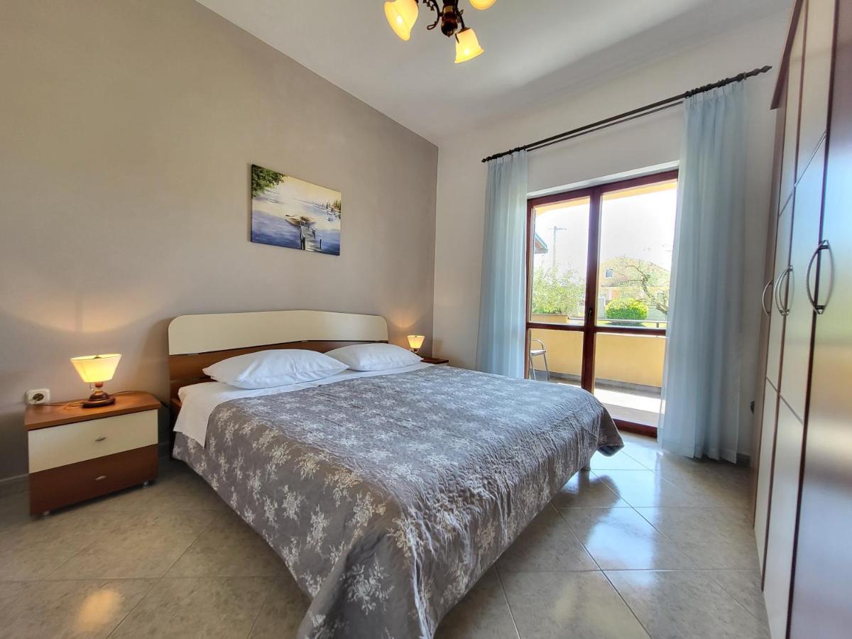 Cozy Apartment Mandula เวอร์ซาร์ ภายนอก รูปภาพ