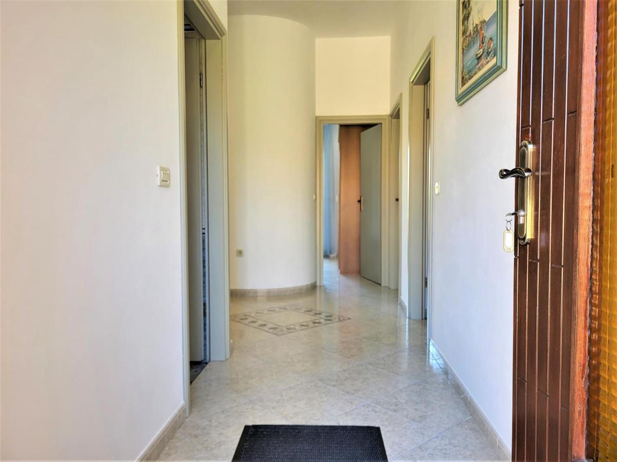 Cozy Apartment Mandula เวอร์ซาร์ ภายนอก รูปภาพ