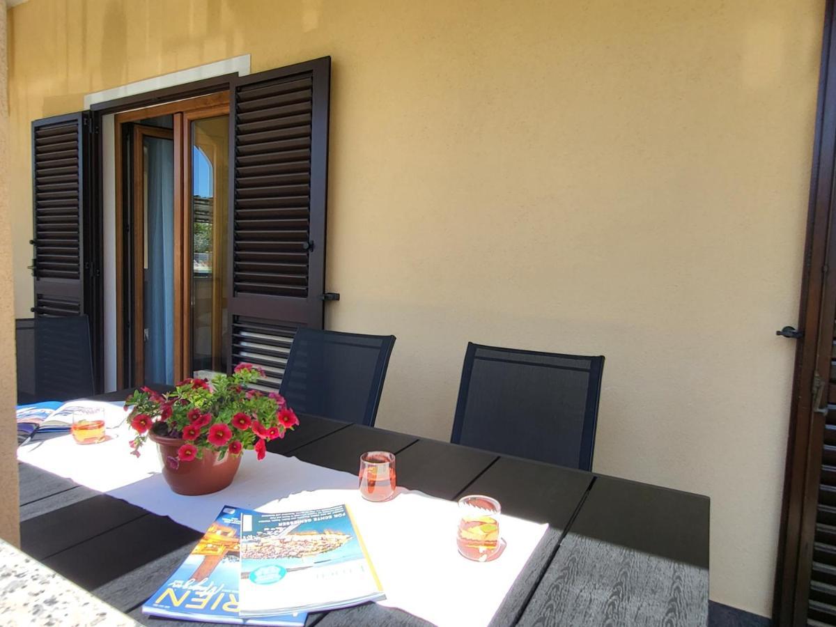 Cozy Apartment Mandula เวอร์ซาร์ ภายนอก รูปภาพ