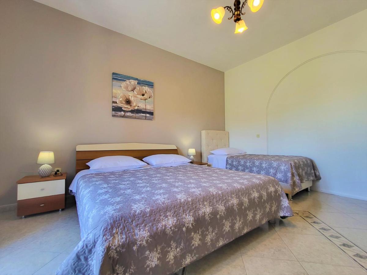 Cozy Apartment Mandula เวอร์ซาร์ ภายนอก รูปภาพ