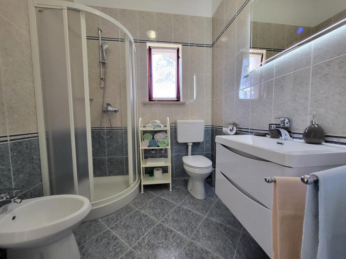 Cozy Apartment Mandula เวอร์ซาร์ ภายนอก รูปภาพ